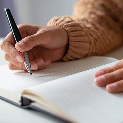 Що почерк може розповісти про твій настрій і темперамент — пояснює нейропсихологиня - 412x412