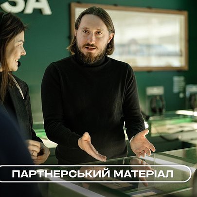 "Культурна валіза": чим дивує виставка особистих речей видатних українців на вокзалі - 412x412