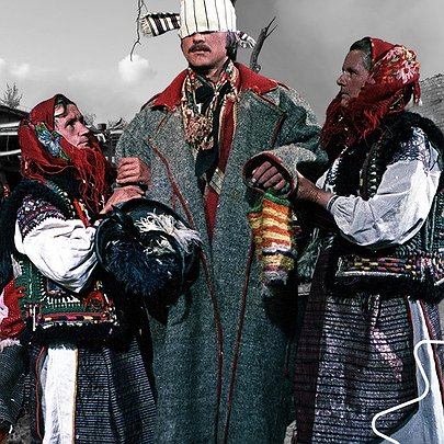"Для українського кінематографа це катастрофа". Чому колекція костюмів кіностудії Довженка була винятковою та що з неї можна відновити - 412x412