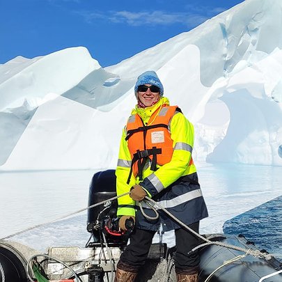 "Важко усвідомити, що війна в Україні та спокій Антарктиди існують в одному всесвіті": розмова з полярницею Анастасією Чигаревою - 412x412