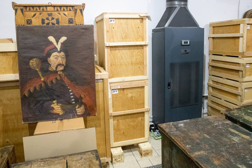 У музейних сховищах Києва встановили сучасну систему для збереження експонатів
