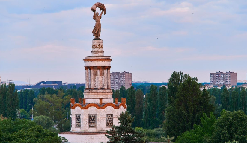 Яка роль радянської спадщини в архітектурі ВДНГ