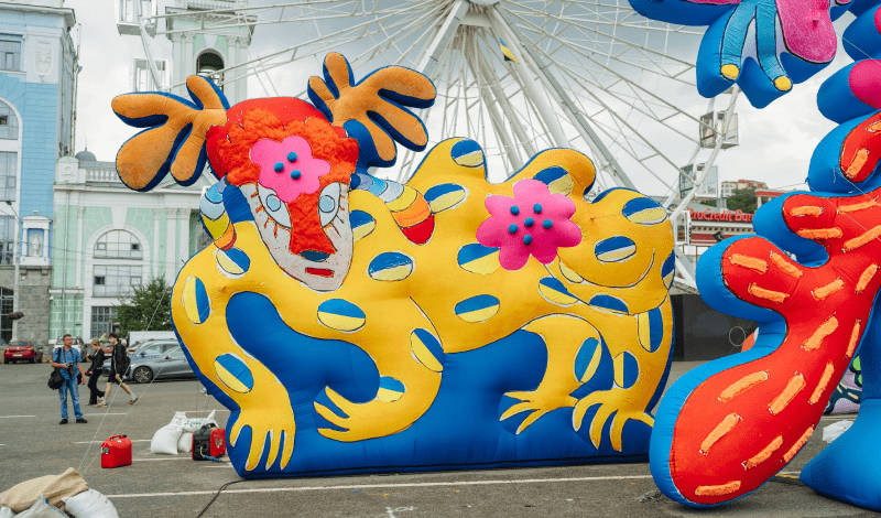 скульптура Жовтий звір