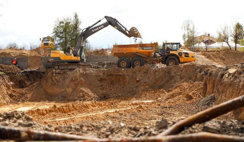 У Гостомелі вже риють котловани під майбутні будинки