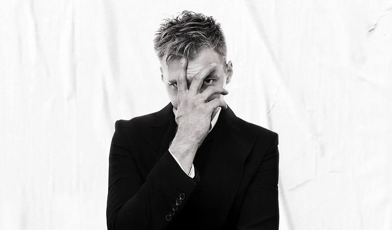 Бакланов влаштовує вечір поезії при свічках