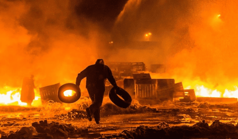 фільм "Все Палає"