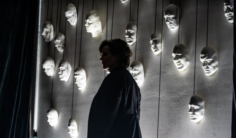 Вистава Дім