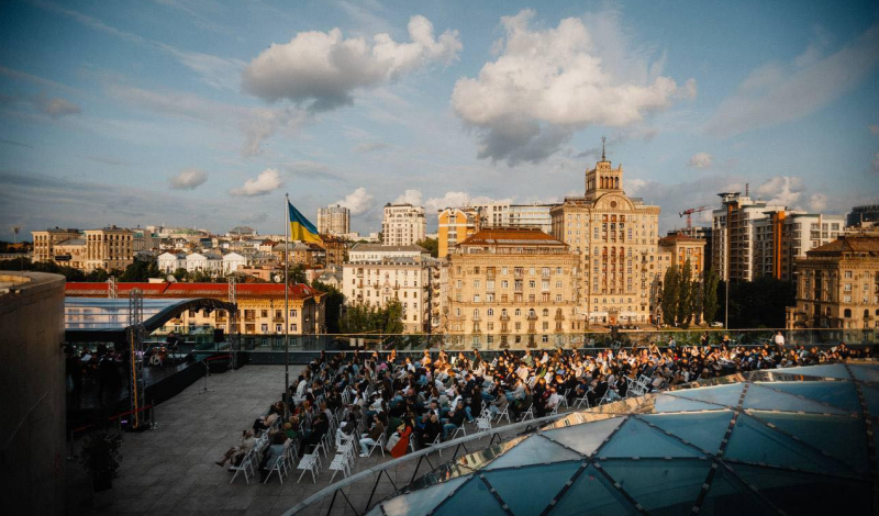 оркестр на даху ЦУМ