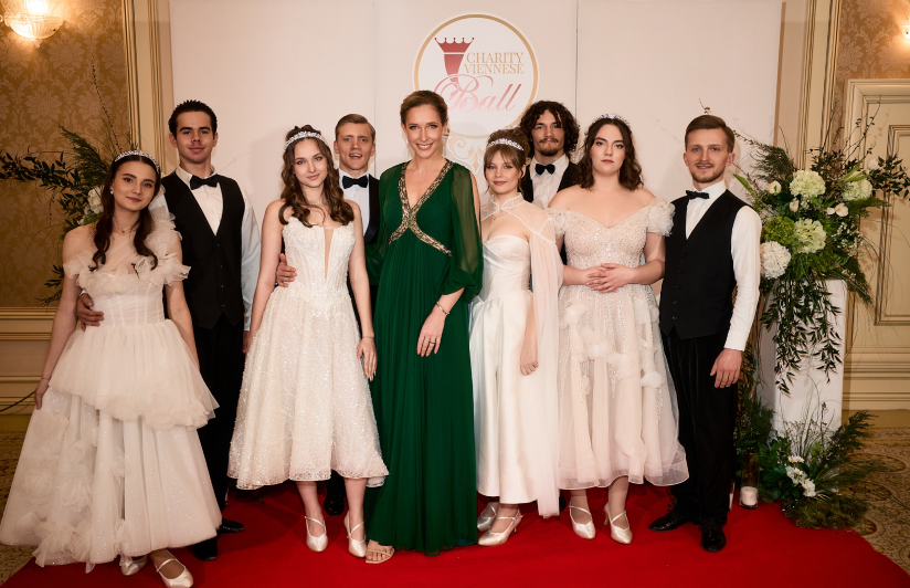 Віденський бал для дівчат з прийомних родин