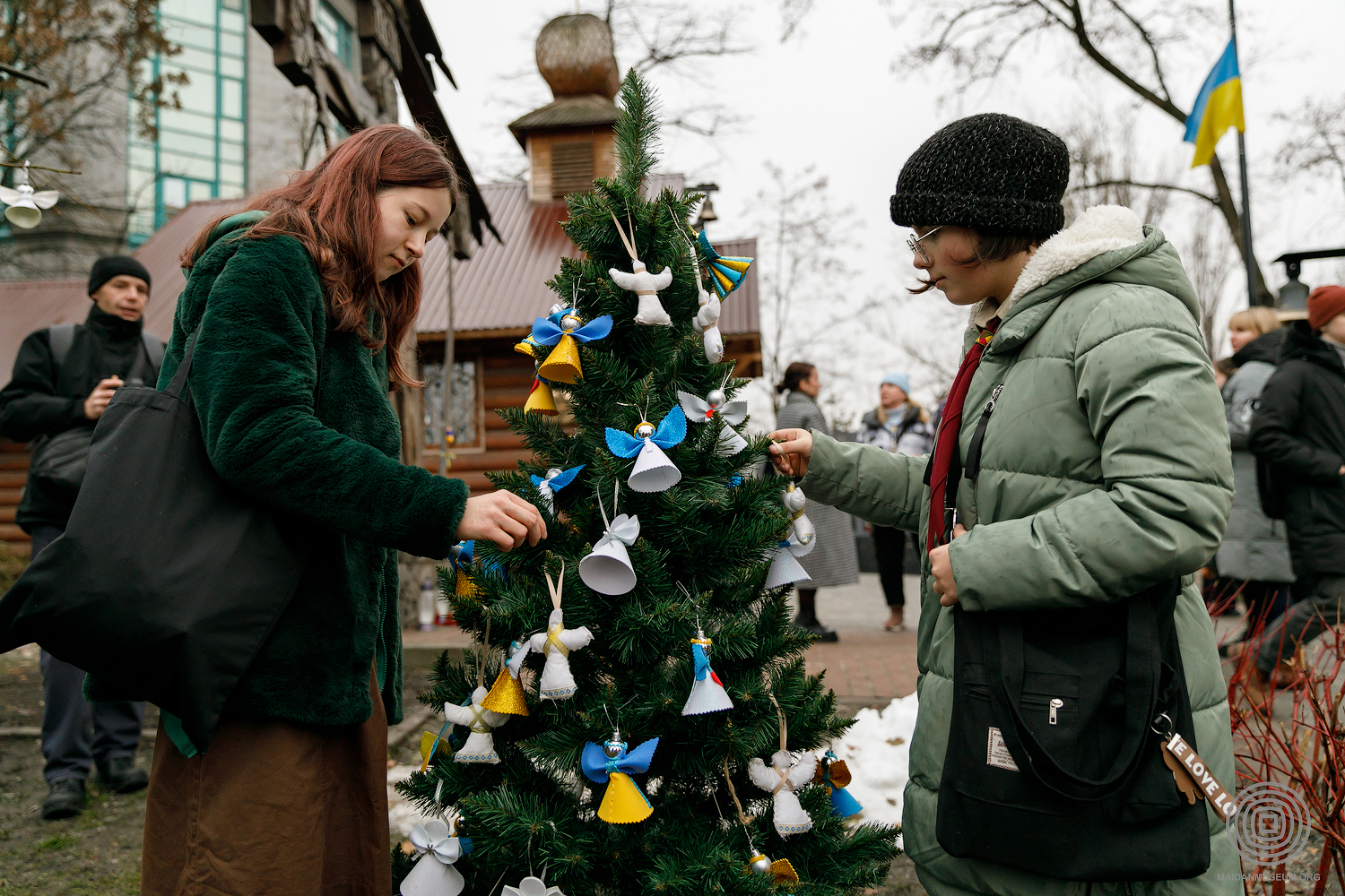 У Києві прикрасили ялинку для героїв