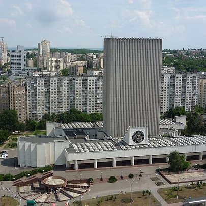 Найголовніша в Україні та одна з найбільших у світі: історія бібліотеки Вернадського - 412x412