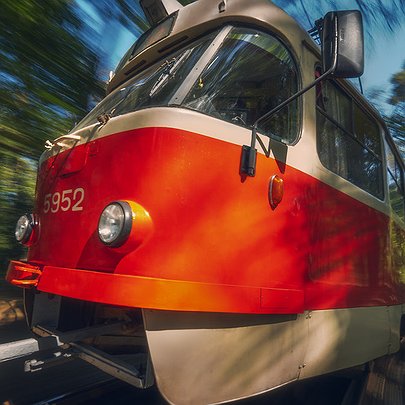 У Києві відновлено рух громадського електротранспорту - 412x412