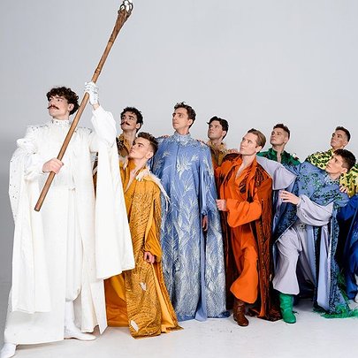 Новорічна магія на великій сцені: як Палац "Україна" та Ансамбль Вірського переосмислили казку чеської письменниці "12 місяців" на український лад - 412x412