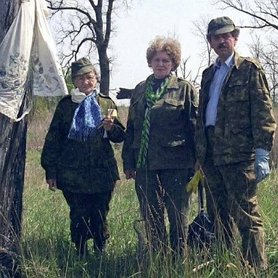 Ліна Костенко та скарби Полісся: у київському музеї відкрили дві виставки про спадщину Чорнобиля - 412x412