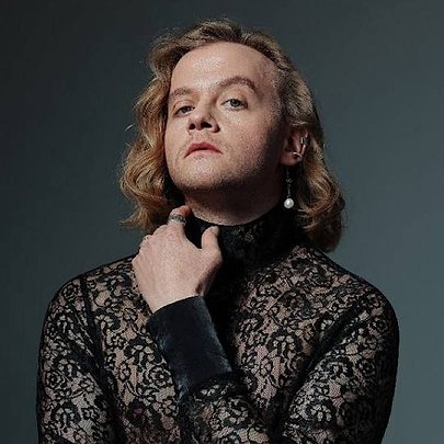 Віталій Ажнов запускає шоу "САМ" у Києві: театр, поезія і клубна сцена в одному проєкті - 412x412