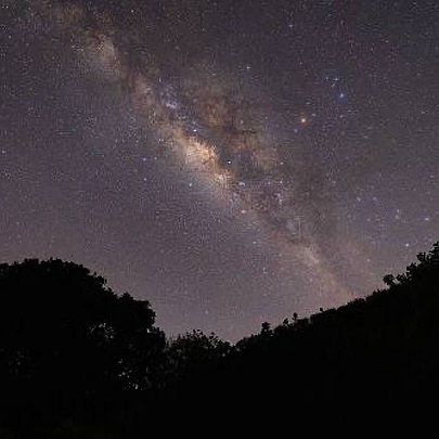 Уночі 22 квітня українці зможуть побачити пік метеорного потоку Ліриди: коли найкращий час - 412x412