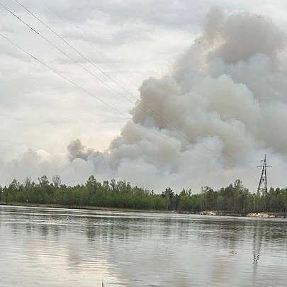 У Чорнобильській зоні відчуження палає близько 1200 гектарів лісу: триває ліквідація пожежі - 412x412