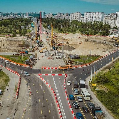 Аварійний шляхопровід біля метро "Чернігівська" вже розібрали: як триває реконструкція - 412x412