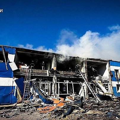 Внаслідок атаки рф 5 червня зруйновано частину заводу "Яготинське для дітей": є загиблі та постраждалі - 412x412