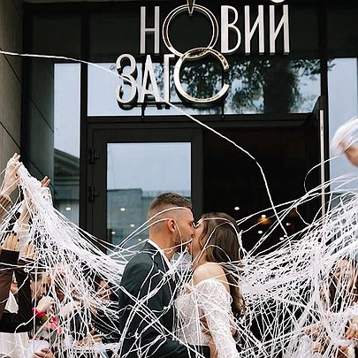 Київ поставив рекорд за кількістю реєстрацій шлюбів за тиждень: скільки сімей з'явилося у столиці - 412x412