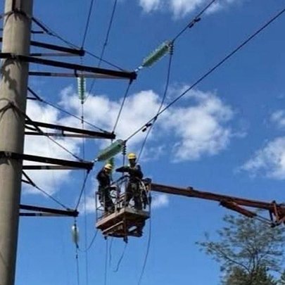У Дніпровському та Дарницькому районах Києва зникло світло: коли відновлять електропостачання - 412x412