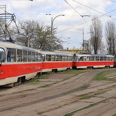 У Києві через масований обстріл рф змінено рух громадського транспорту: що відомо - 412x412