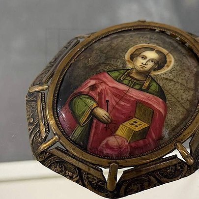 Київська митниця передала музею 50 рідкісних монет та ікону, які намагалися вивезти з України: який вони мають вигляд - 412x412