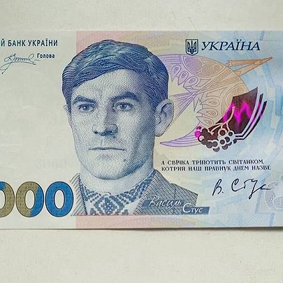 НБУ змінить шрифт на новій банкноті номіналом 2000 гривень після дискусії дизайнерів: що відомо - 412x412
