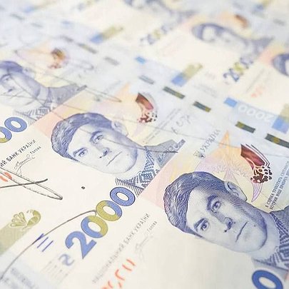 Чи встигнуть банкомати підготувати до нової купюри у 2000 гривень: відповідь НБУ - 412x412