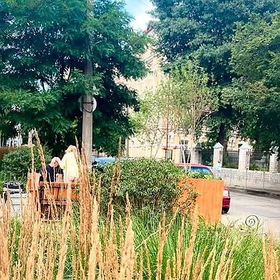 У Києві облаштували новий сквер на вулиці Академіка Ромоданова: фото - 412x412