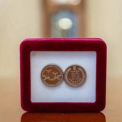 НБУ випустив пам'ятну монету "Пам'яті страчених, закатованих або загиблих у полоні": який вона має вигляд - 412x412