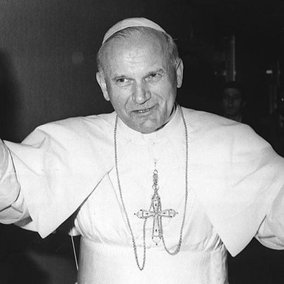 НБУ випустить пам'ятну монету на честь Іоанна Павла II та 25-річчю його історичного візиту до України: що відомо - 412x412
