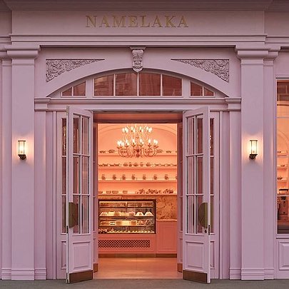 Рожевий мармур і паризька класика: як виглядає нова Namelaka у центрі столиці - 412x412