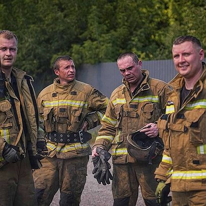 На Київщині через атаку дронів спалахнули складські будівлі: є постраждалий - 412x412
