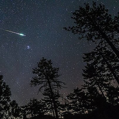 Сьогодні вночі Зорепад Персеїди накриє небо України: коли спостерігати пік і скільки метеорів можна побачити - 412x412