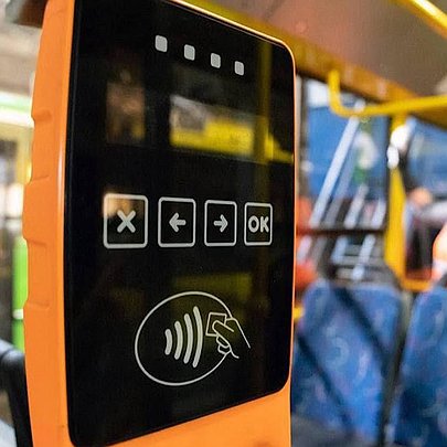 Валідатори у маршрутках Києва: коли з'являться та що кажуть у КМДА - 412x412