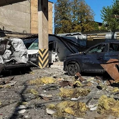 Через вчорашню атаку рф у Києві пошкоджено офіси видавництв "Наш Формат" та "Лабораторія" - 412x412