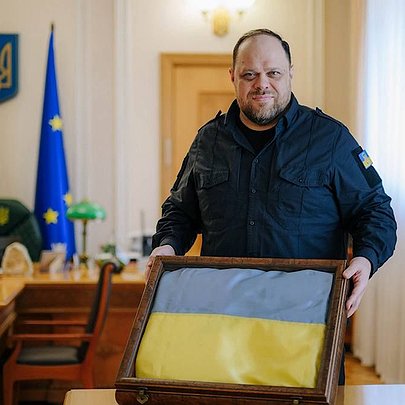 Тисяча прапорів Незалежності: Ukraine WOW та "Повернись живим" запустили благодійний проєкт для допомоги ЗСУ - 412x412