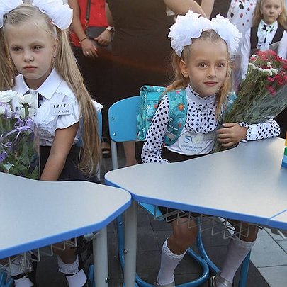 В уряді планують підвищити зарплату вчителям на 20%: що ще передбачає план МОН - 412x412