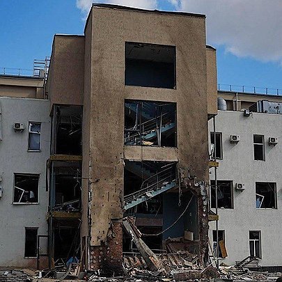 Росія атакувала телеканал "Ми — Україна": постраждали шестеро людей - 412x412