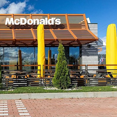 McDonald's змінює роботу через нові рівні тривог та перебої з постачанням: чого очікувати гостям ресторанів - 412x412