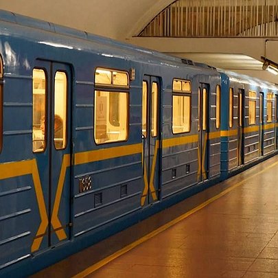 У години пік поїзди зеленої лінії метро курсують за спеціальним графіком: причина - 412x412