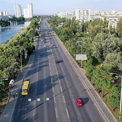 У Києві майже на місяць частково обмежать рух проспектом Соборності: в чому причина - 412x412