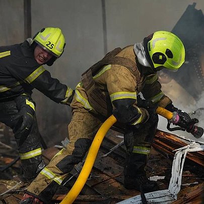 Російська атака пошкодила ресторан і спричинила пожежі в Оболонському районі Києва - 412x412