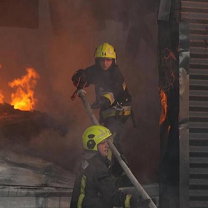 На Київщині російські обстріли знищили завод мастильних матеріалів "КСМ Протек" - 412x412