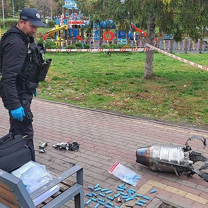 Дронова атака РФ 13 жовтня: у Києві постраждали люди та загорілися будинки - 412x412