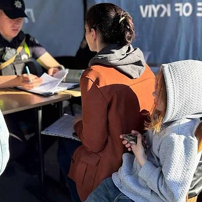 У Деснянському районі Києва розгорнули штаб допомоги постраждалим від атаки: як її отримати - 412x412