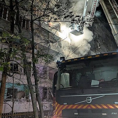У Деснянському районі закрили понад 2 тисячі пошкоджених вікон після атаки: що відомо - 412x412
