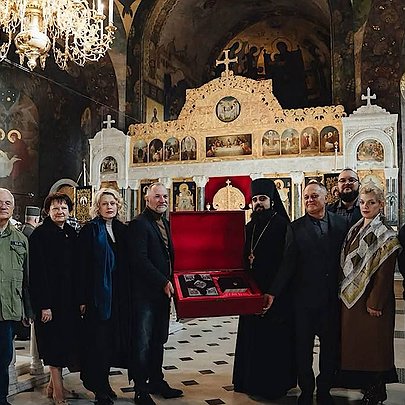 Києво-Печерській лаврі подарували копію Пересопницького Євангелія з краплями воску та виправленнями - 412x412