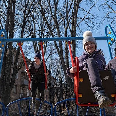 МЗС запровадило сертифікат збереження української ідентичності для дітей за кордоном - 412x412